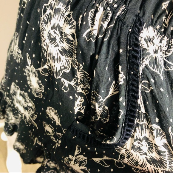 KIVARI Navy & White Floral Playsuit Romper XS Front Tie, Elastic Waist, Pockets - Picture 8 of 12